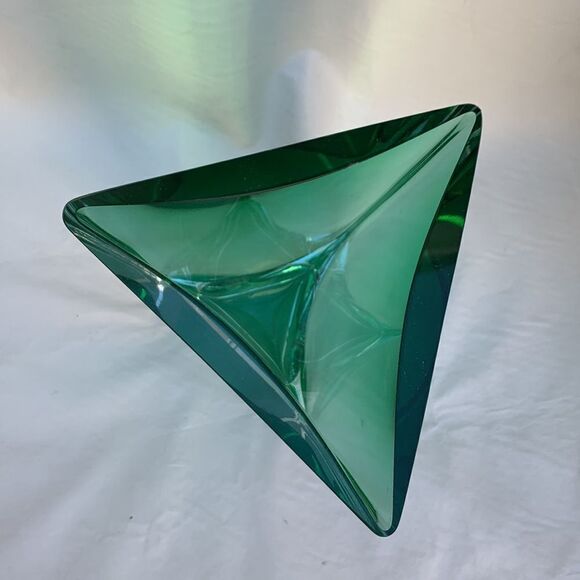 Mouth Blown Handcrafted In Poland Emerald Green Quality Heavy Triangle Vase - Picture 3 of 8